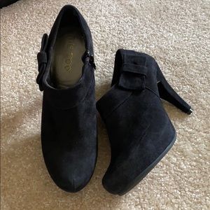 Me Too Lamont Black Suede Ankle Bootie 7.5M